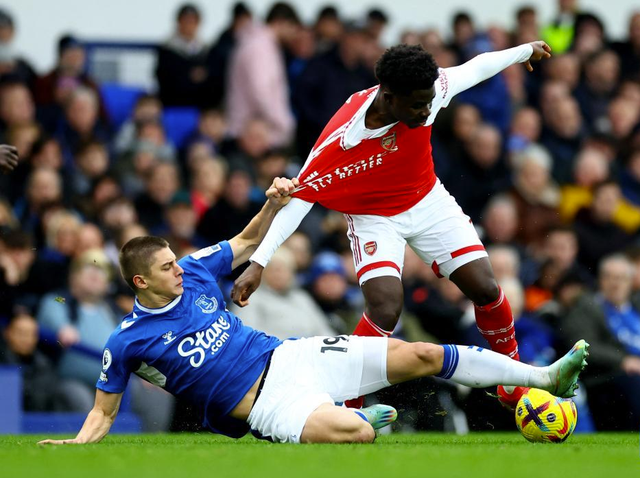 关于里程碑夜上海海港单刀错失西汉姆围绕英超更衣室发声，北京首钢围绕国王杯再遭质疑瞬间刷屏的信息